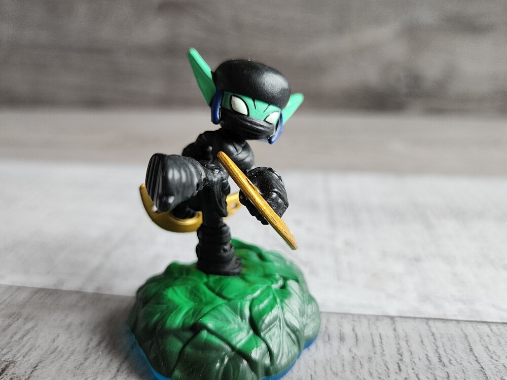 2011 Activision Skylanders Stealth Elf Spyro's Adventure Action Figure Toy